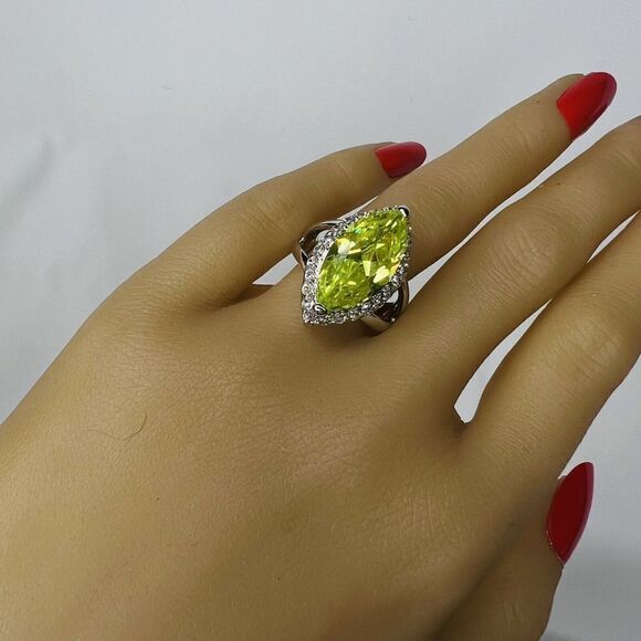 Vintage Ring Sz 7 Beautiful Green Clear Crystal CZ Oval Eye Silver Plate 1454 - Picture 3 of 16